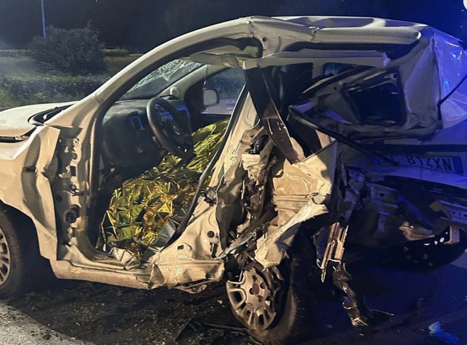 Fermo in corsia d'emergenza per controllo dei carabinieri viene travolto da auto in corsa: morto 20enne a Palermo