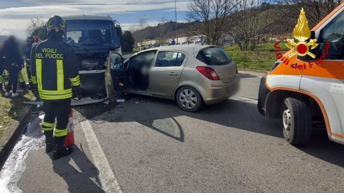 Il luogo dell’incidente dello scuolabus a Sassocorvaro