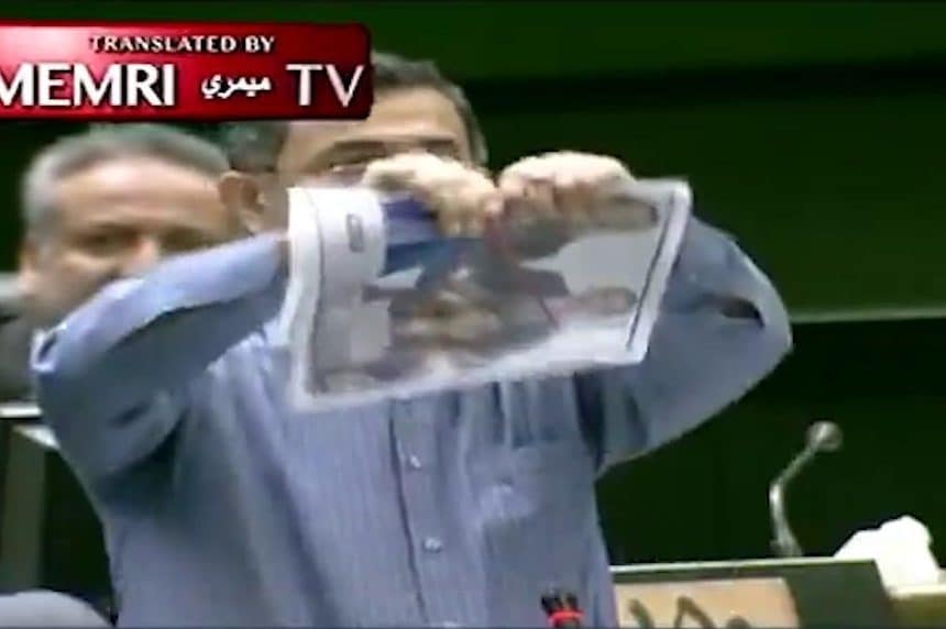 Deputato iraniano strappa la foto di Mattarella: Tajani convoca l'ambasciatore di Teheran