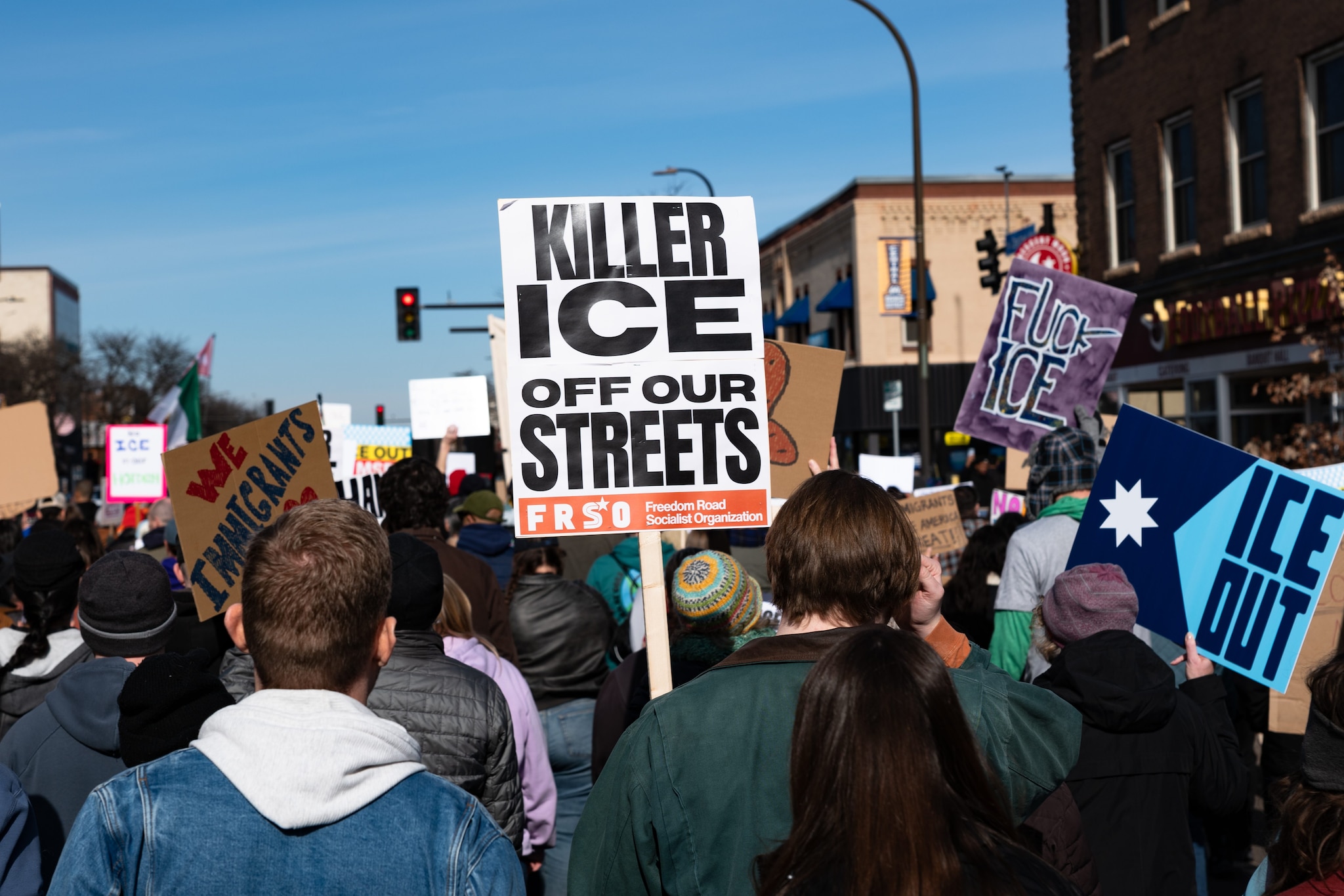 ICE e proteste, gli Stati Uniti hanno rischiato la guerra civile a Minneapolis?