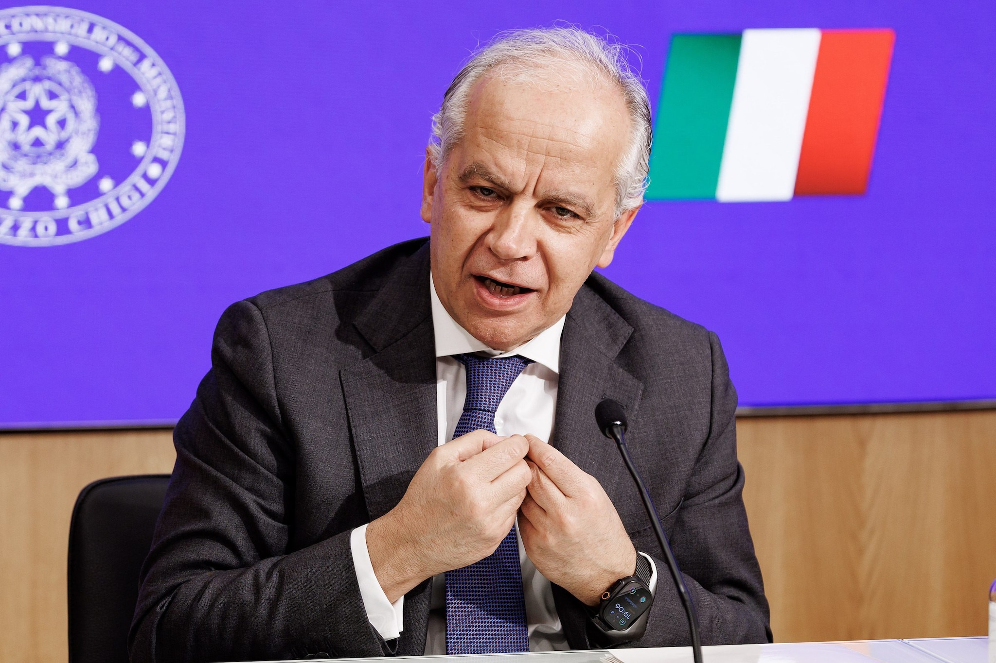 Blocco navale per i migranti: cosa sappiamo del pacchetto immigrazione anticipato da Piantedosi