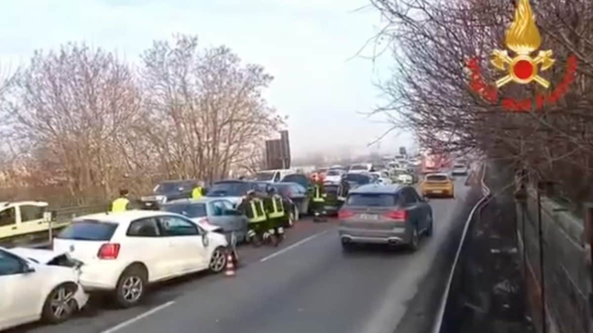 Il Maxi tamponamento a Modena (Foto: Vigili del fuoco)