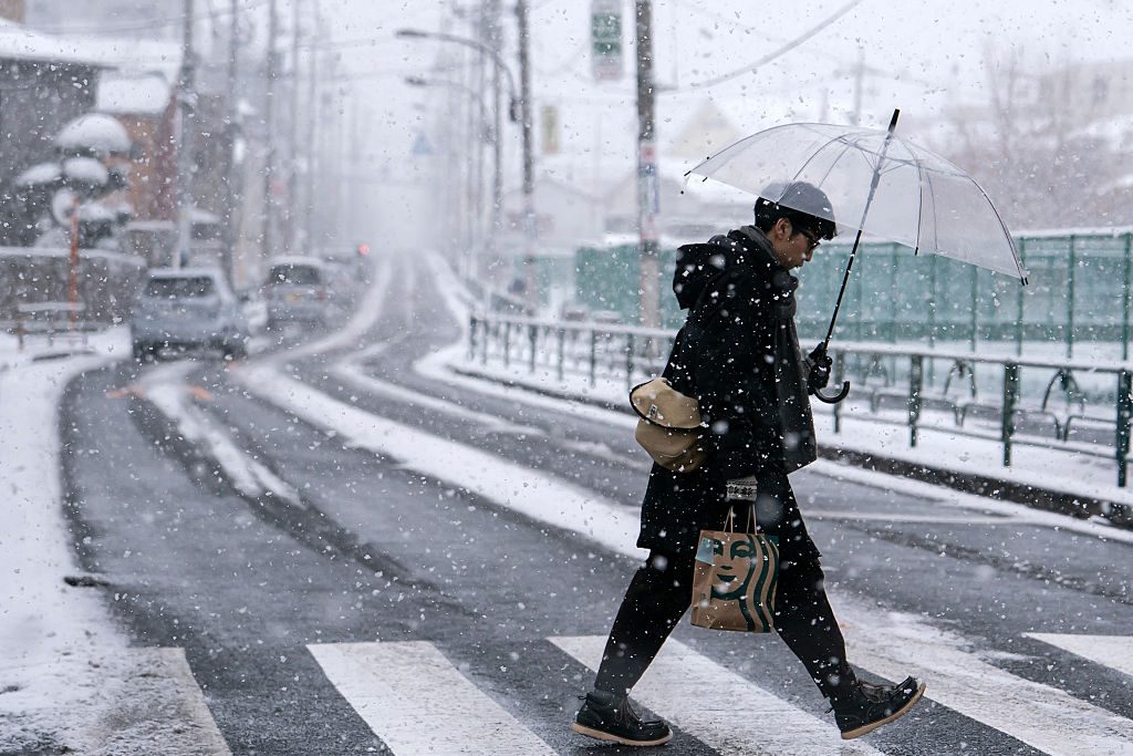 Il Giappone è nella morsa del gelo: 46 morti e 550 feriti in tre settimane di nevicate record