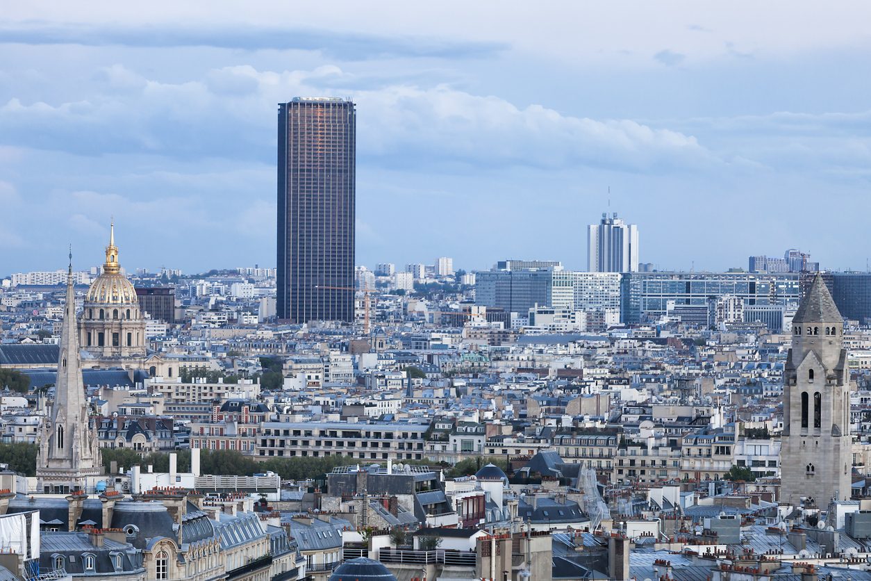 Allarme bomba a Parigi, evacuate Torre Montparnasse e Sciences Po: "Le facciamo saltare in aria"