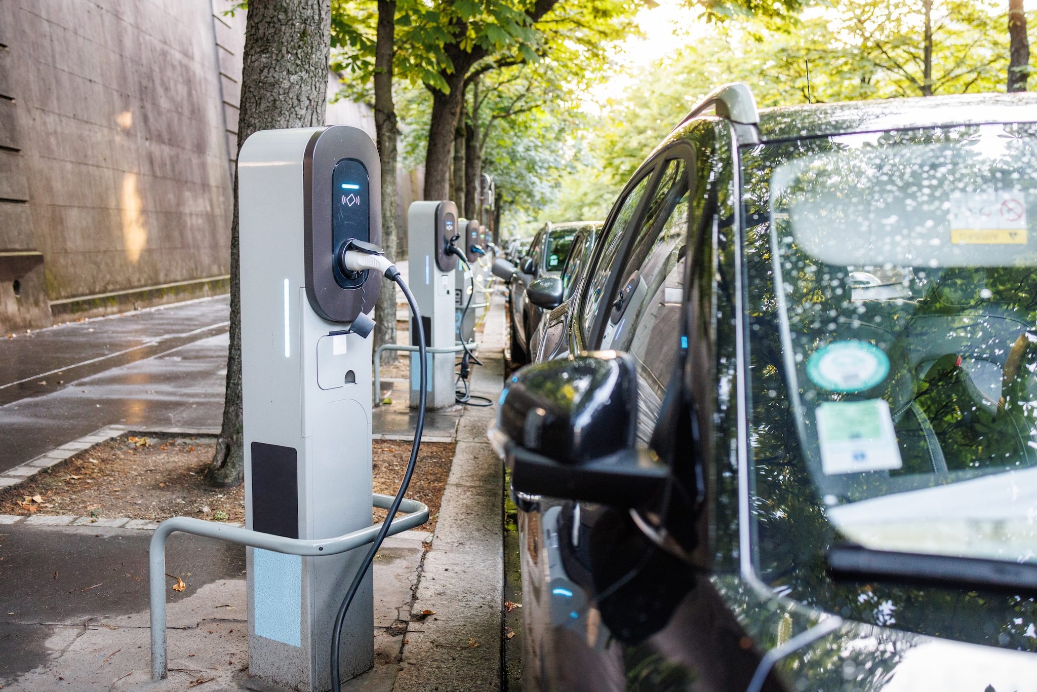 Il mercato e gli italiani: quando l’elettrico smette di essere una nicchia