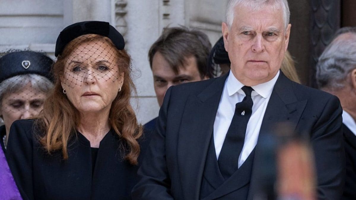 Sarah Ferguson e l’ex principe Andrea al funerale della Duchessa di Kent nel 2025 (Getty).