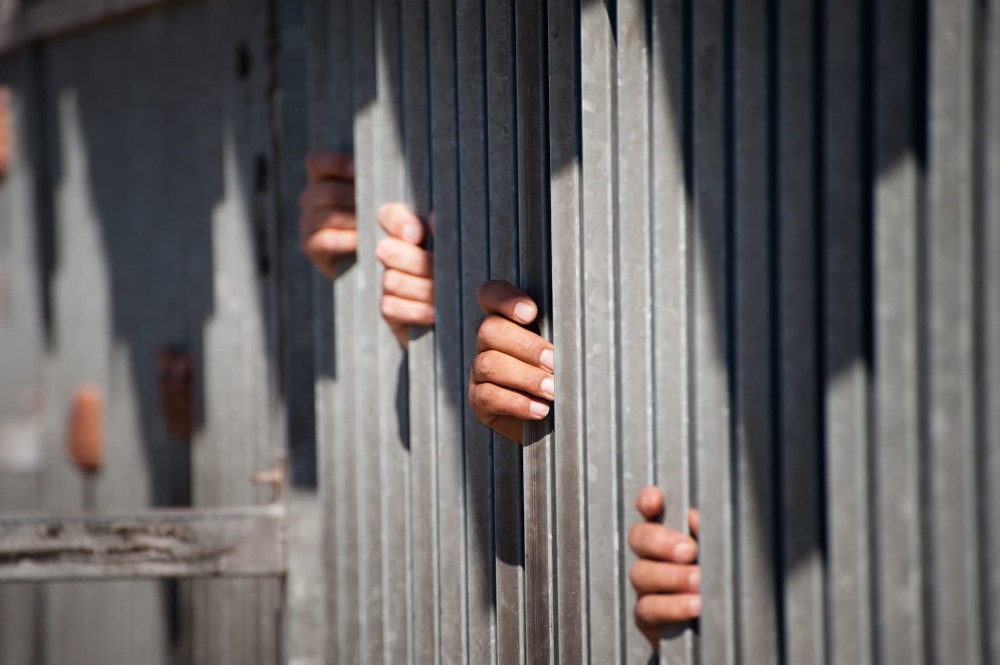 Muore a 25 anni nel Cpr di Bari, un altro trattenuto: "L'hanno riempito di psicofarmaci, nessuna causa naturale"