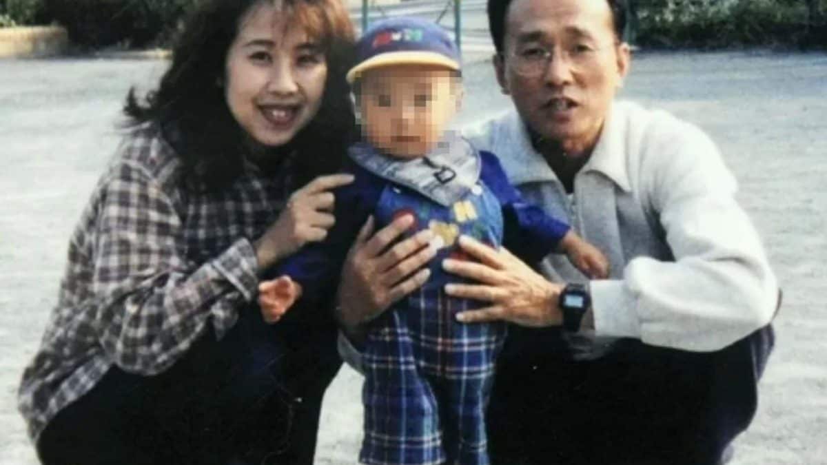 Satoru Takaba insieme alla moglie e al figlio.