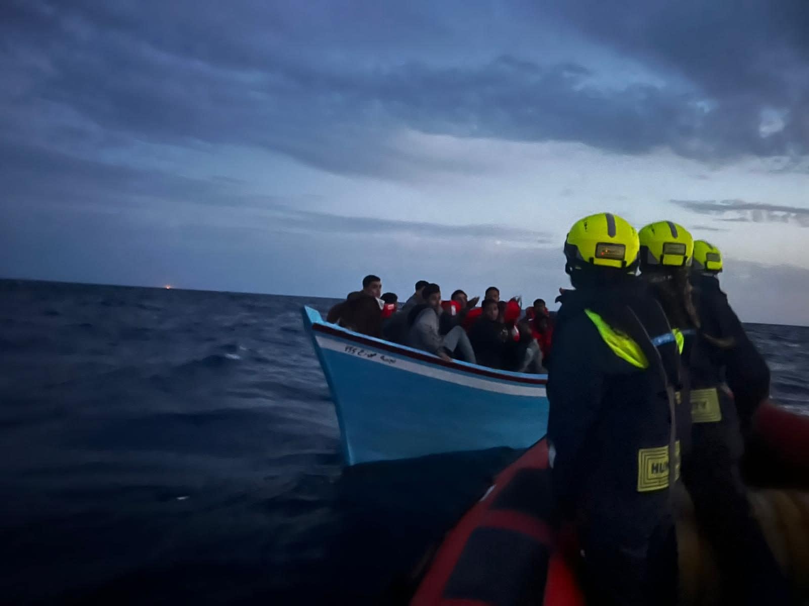 Migranti, il mare restituisce i cadaveri del ciclone Harry, i familiari degli scomparsi: "Identificateli"