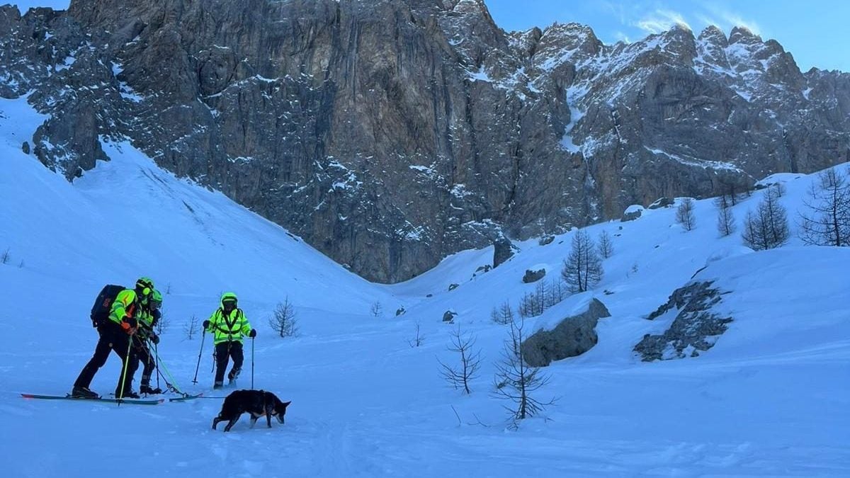Il personale del Soccorso Alpino durante un intervento in Val Maira