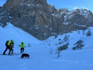 In montagna 13 morti in pochi giorni, l’esperto: “Con questa neve anche un solo sciatore può causare una valanga”