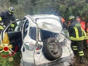 L’auto si ribalta sulla Statale 131, la moglie chiama i soccorsi ma il marito muore dopo una settimana di agonia