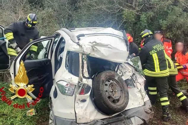 L'auto si ribalta sulla Statale 131, la moglie chiama i soccorsi ma il marito muore dopo una settimana di agonia