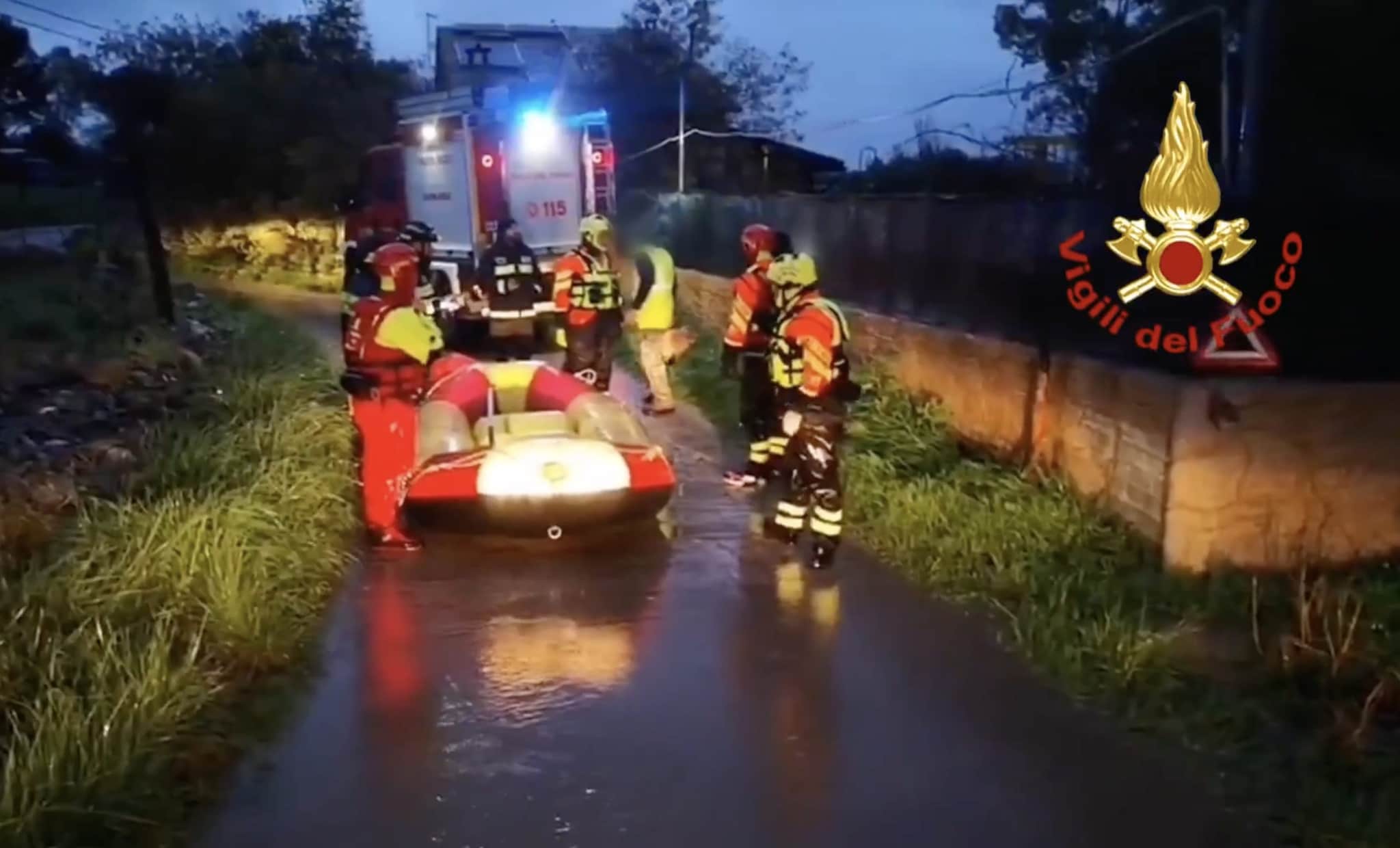 Maltempo in Sardegna, salvate 12 persone dopo l'esondazione del Rio Mannu: tra loro una neonata