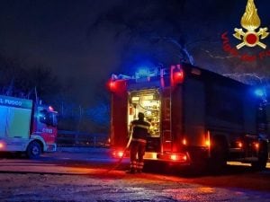 Paura a Licata, boato e incendio dopo l’esplosione di una bombola a gas: casa sventrata, feriti marito e moglie