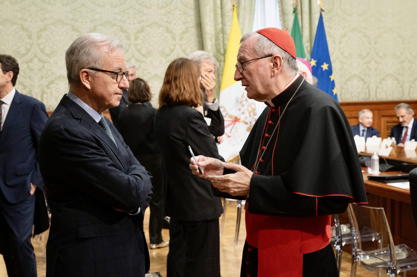 Referendum giustizia, ora il governo cerca l'appoggio della Chiesa, Mantovano: "I cattolici voteranno sì"