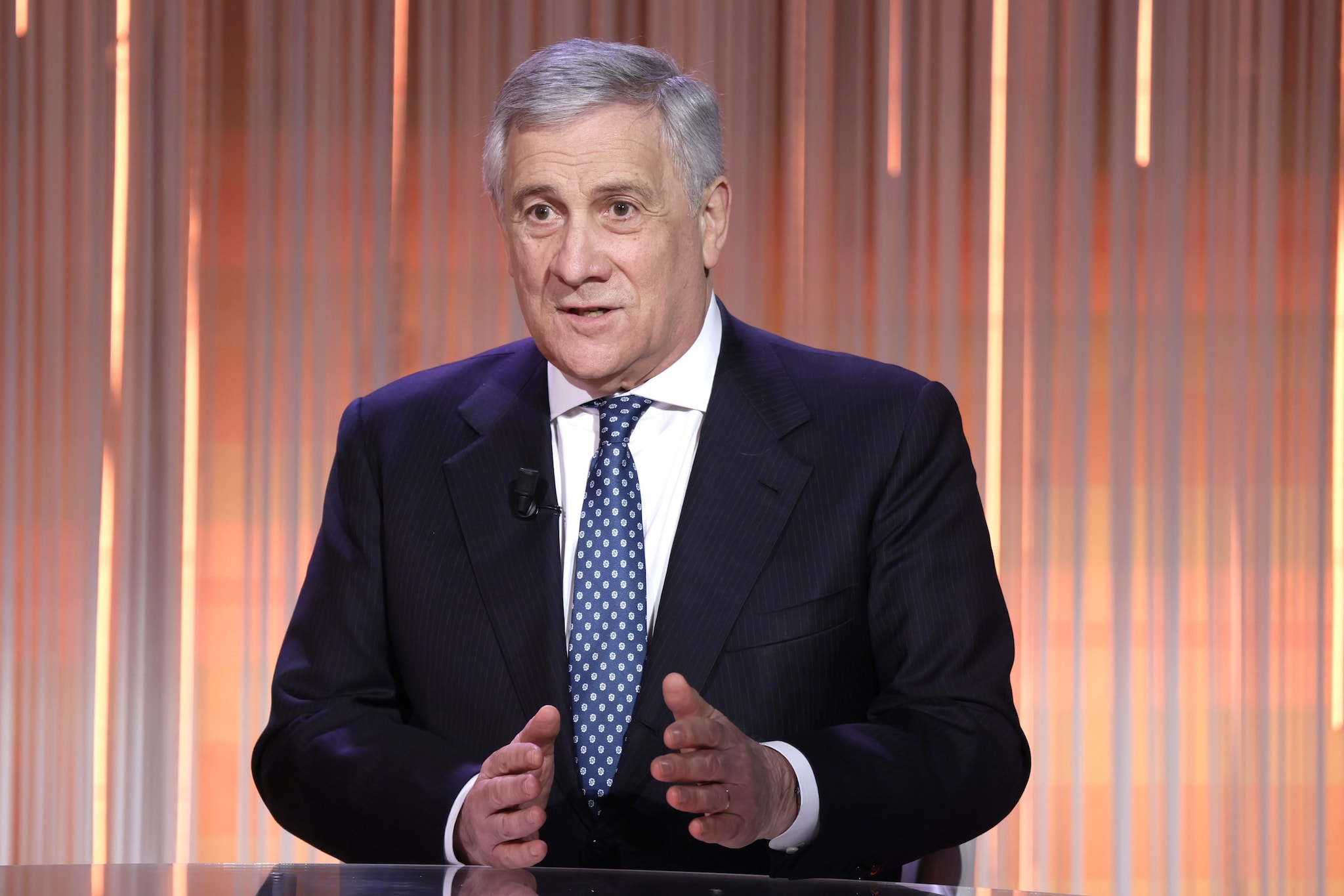 Governo, dimissioni di Gasparri mettono in discussione Tajani. L'opposizione chiama Meloni in Parlamento