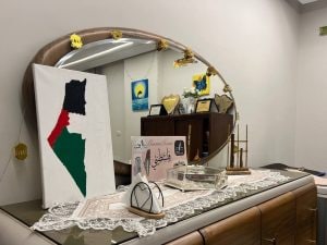 “Viviamo una vita sospesa ma non torneremo più a casa”: le voci dei gazawi ancora bloccati in Egitto