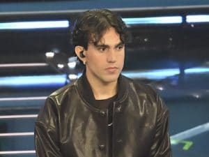 Aka7even sta bene dopo l’incidente in auto, il messaggio ai fan: “È stato un tamponamento, solo spavento”