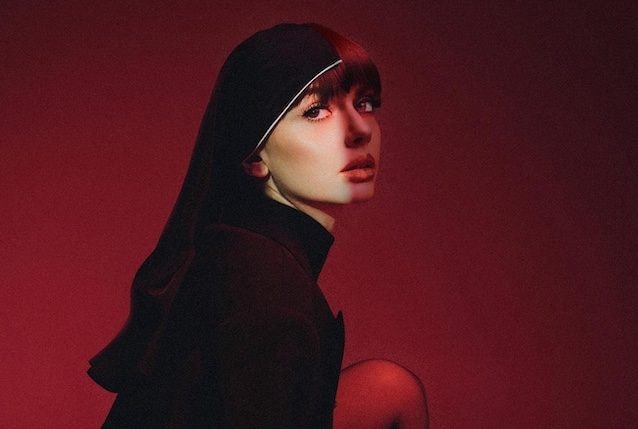 Annalisa vestita da suora in Canzone estiva