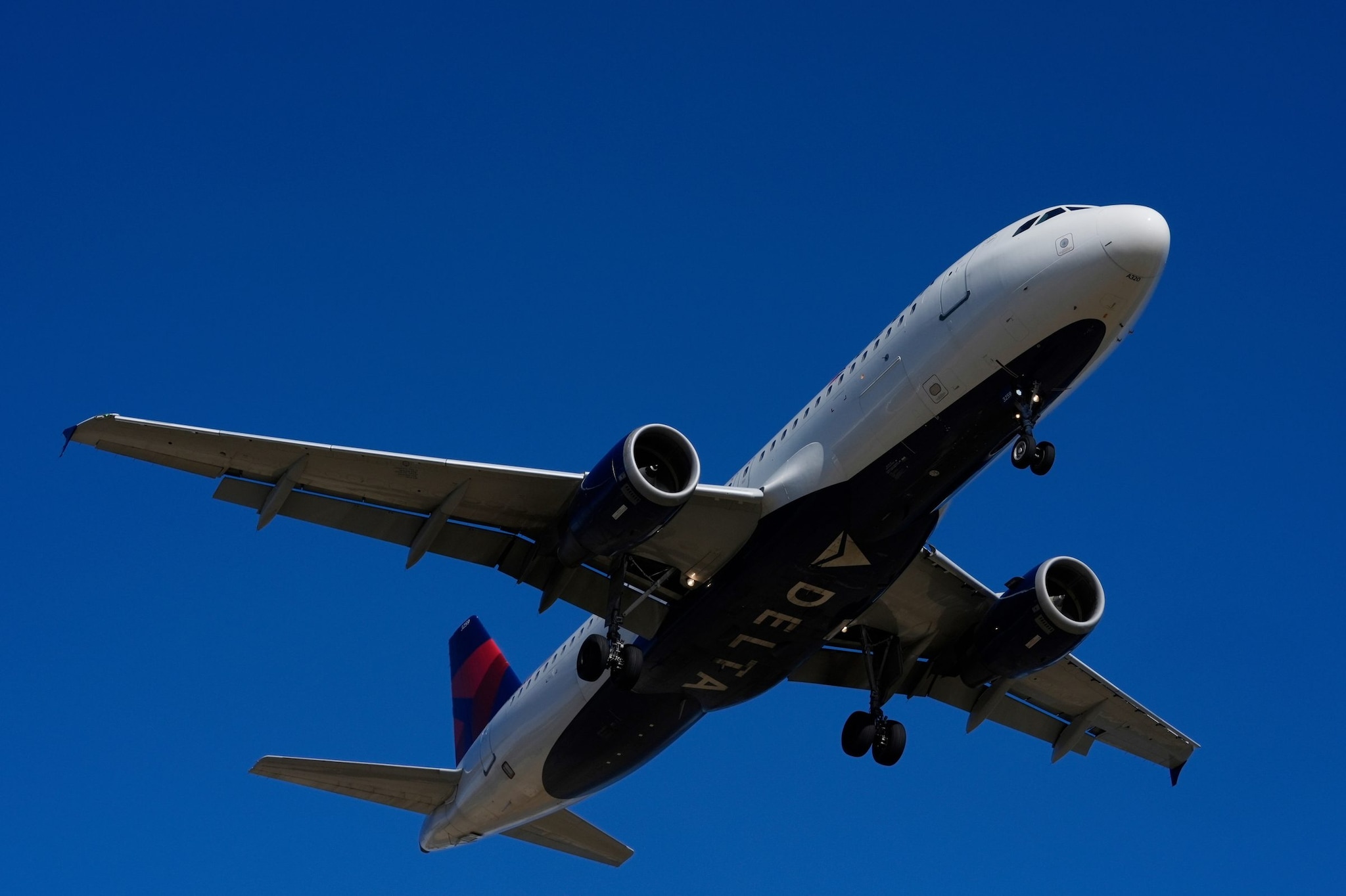 Forte turbolenza durante l’atterraggio a Sydney: diversi feriti su un volo Delta Airlines