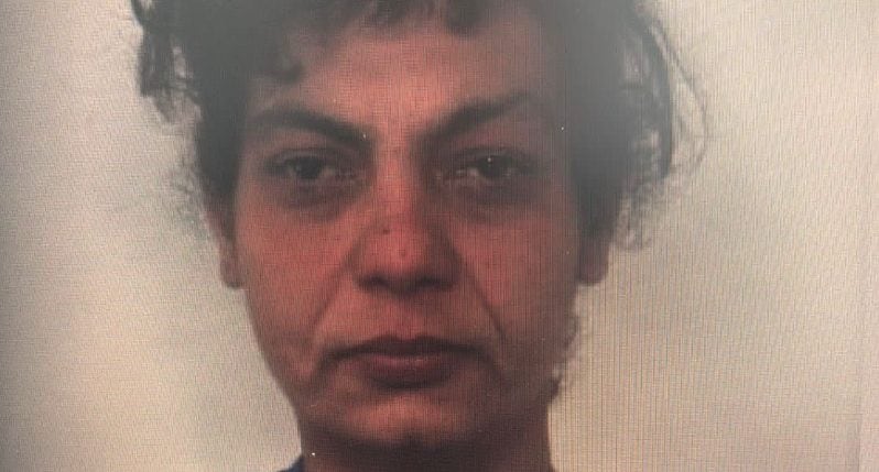 Trovata senza vita in una casa abbandonata a Catania: Elisabeta morta per cause naturali poi morsa dai cani