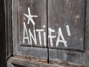 La Lega vuole criminalizzare Antifa e anarchici: fino a 15 anni per chi partecipa a gruppi eversivi