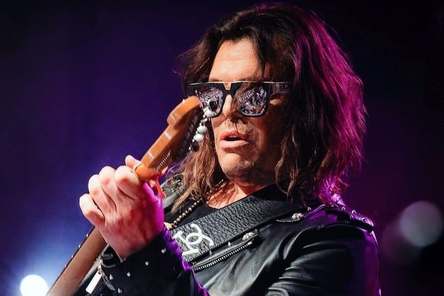 Gianluca Grignani annulla il tour per problemi di salute: “Dopo Sanremo avevo più voglia di tornare live”