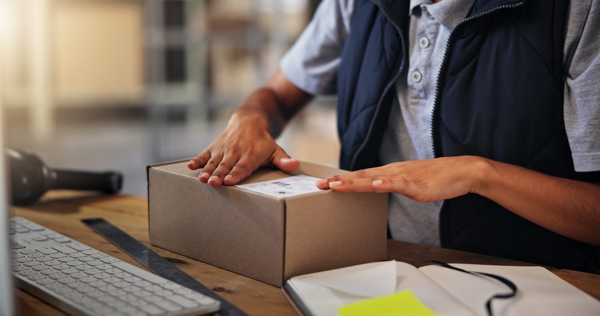 Va alle Poste in Sardegna per una ricarica da 2mila euro, l'operatrice si accorge della truffa e salva la 50enne