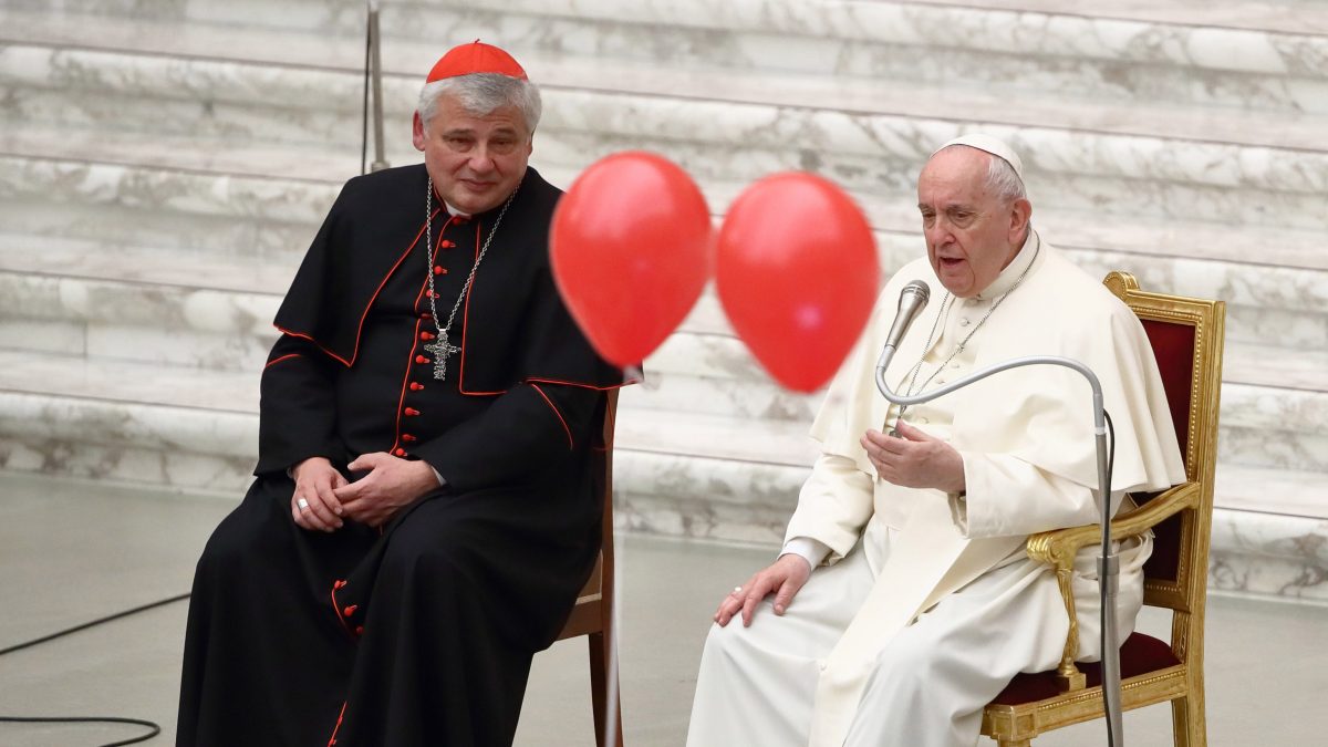 Konrad Krajewski insieme a papa Francesco