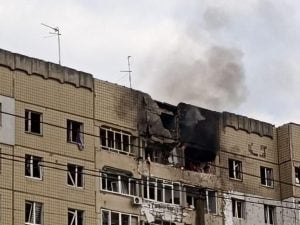 Ucraina, Leopoli sotto attacco, droni colpiscono il centro della città: “Danni a sito Unesco”