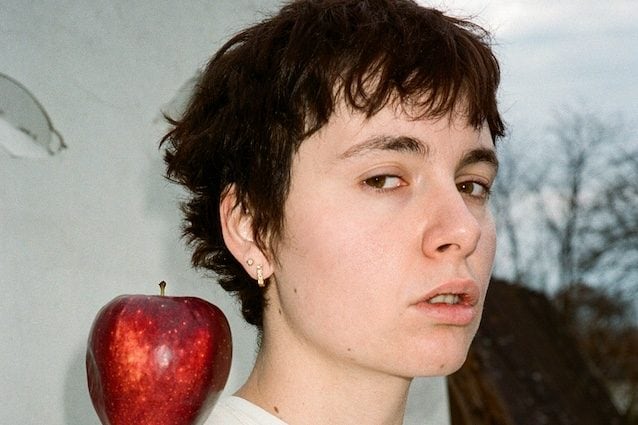 Testo e significato di Ok di Madame, canzone sul disincanto delle relazioni vuote