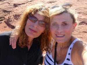 Massacra e uccide la sorella per rubarle il Rolex: 69enne a processo per l’omicidio a Londra