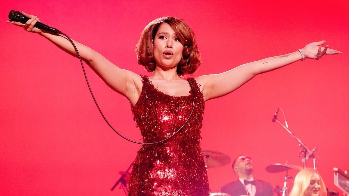 RAYE in concerto – ph Frank Hoensch:Redferns