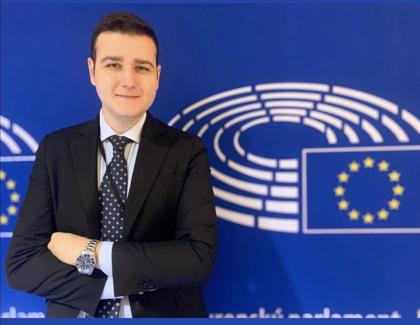 Inchiesta Huawei all'Europarlamento, indagato anche l'ex assistente di Martusciello Andrea Maellare