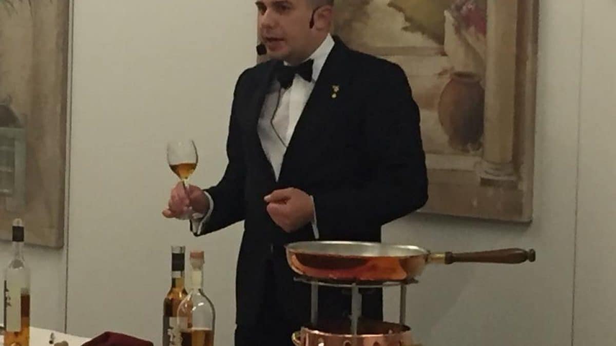 Il sommelier 43enne Simone Bartoli