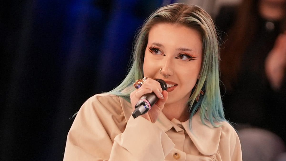 Valentina Pesaresi, Amici 25