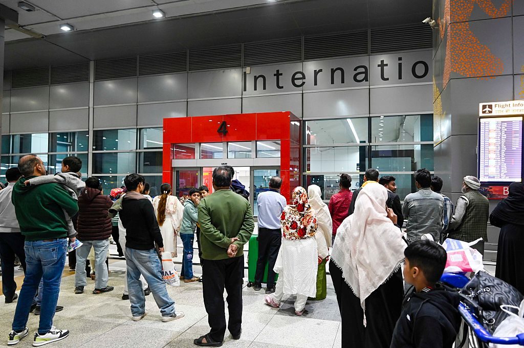 Bloccato in Sri Lanka dopo l'attacco all'Iran, Francesco: "10mila euro per tornare in Italia, è vergognoso"