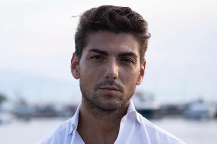 Auto senza assicurazione parcheggiata in divieto di sosta, i vigili la sequestrano e scoprono che è dell'assessore