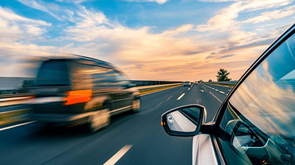 Un uomo è stato multato mentre sfrecciava in autostrada tra Sassari e Alghero