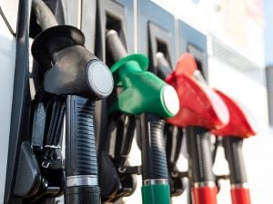 Accise, sconto carburanti rinnovato fino al 3 luglio: governo alza prezzo del gasolio