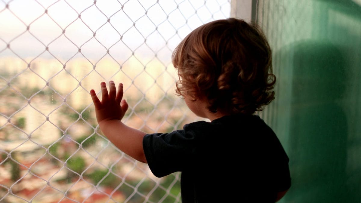 La madre del piccolo inizialmente era stata indagata per il tentato omicidio del figlio