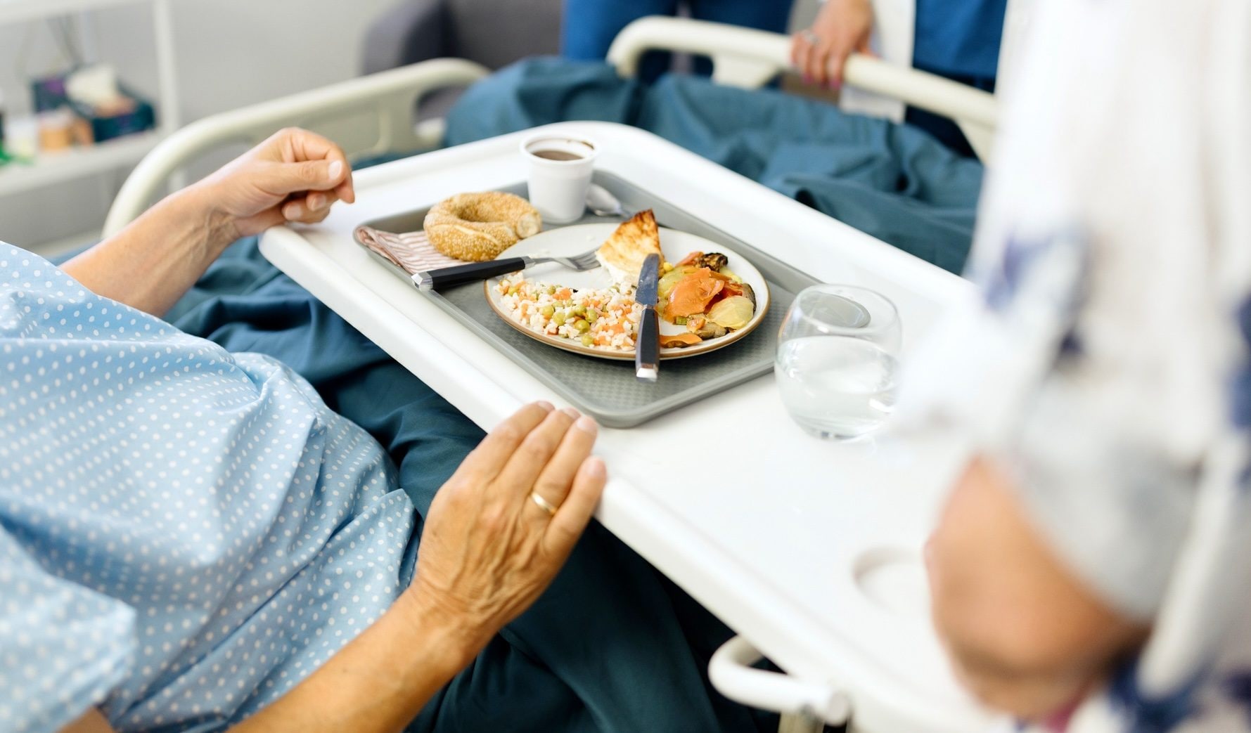 Insetti e alimenti scaduti, controlli dei Nas in oltre 500 mense ospedaliere: "Irregolarità in 4 su 10"