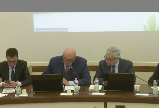 Cosa non torna della versione del ministro Crosetto sulla presenza a Dubai durante l'attacco all'Iran