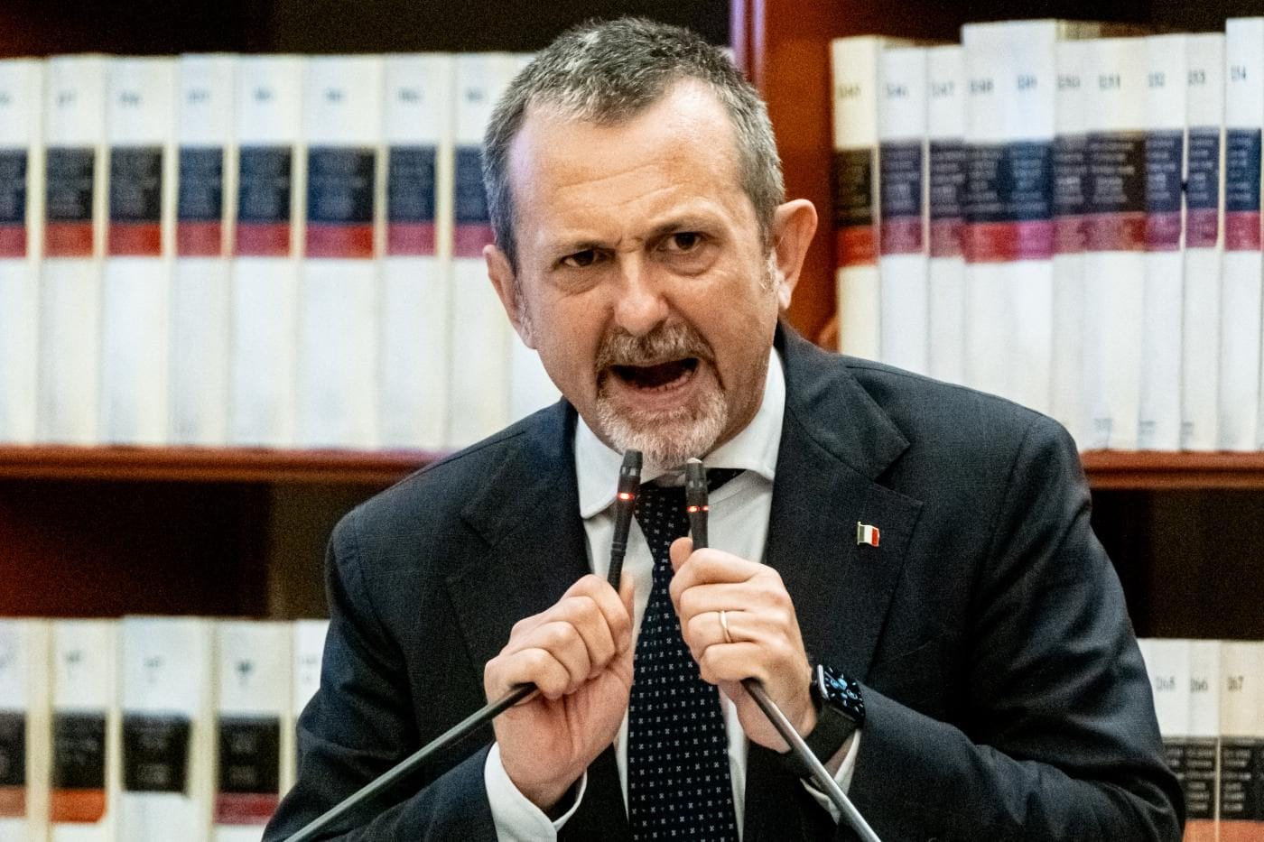 Ma cosa c'è dietro al caso di Delmastro e del ristorante con il prestanome di un boss di camorra?