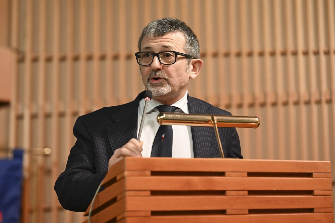 Delmastro socio della figlia di un prestanome di camorra, le cose sono due: o spieghi o ti dimetti