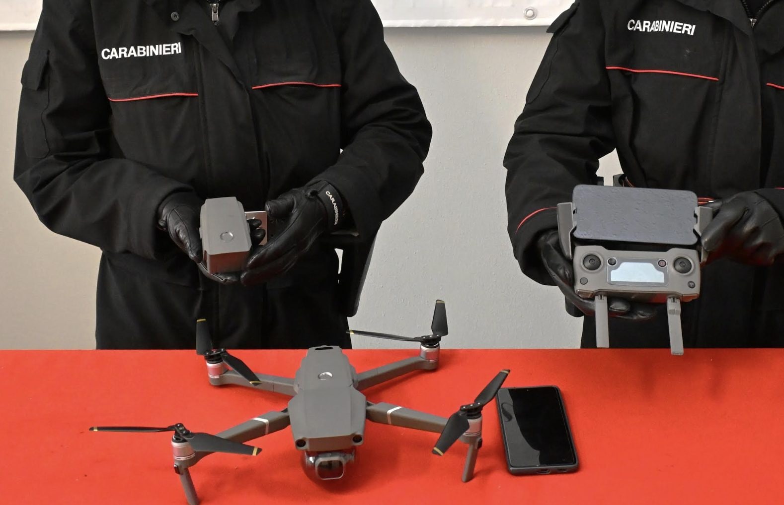 Drone la segue e scopre che è l'ex fidanzato che la spia e la fotografa: nei guai 31enne a Udine