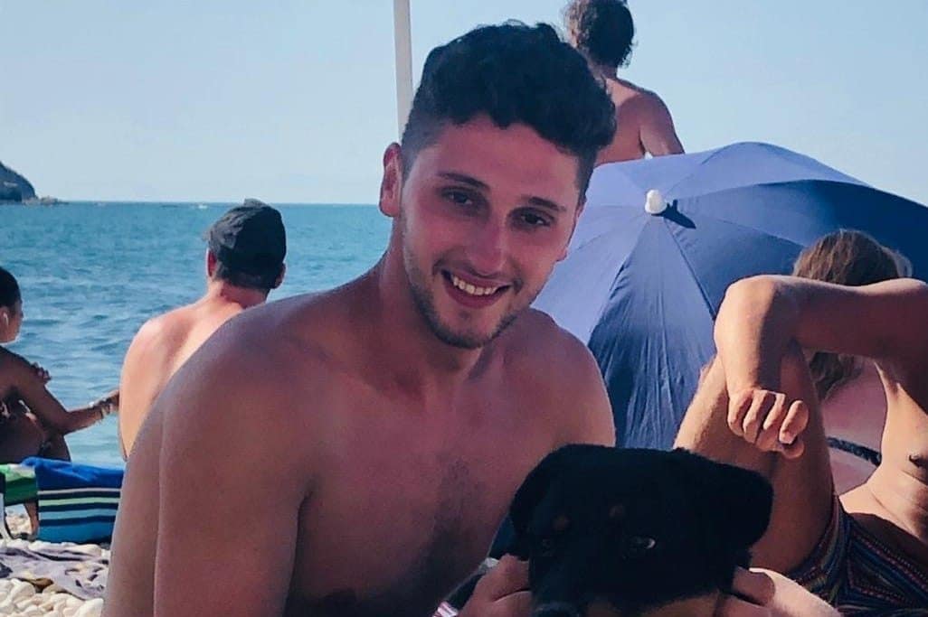 L'operaio Enrico Matera precipita per 6 metri e muore a soli 29 anni: da poco era diventato papà