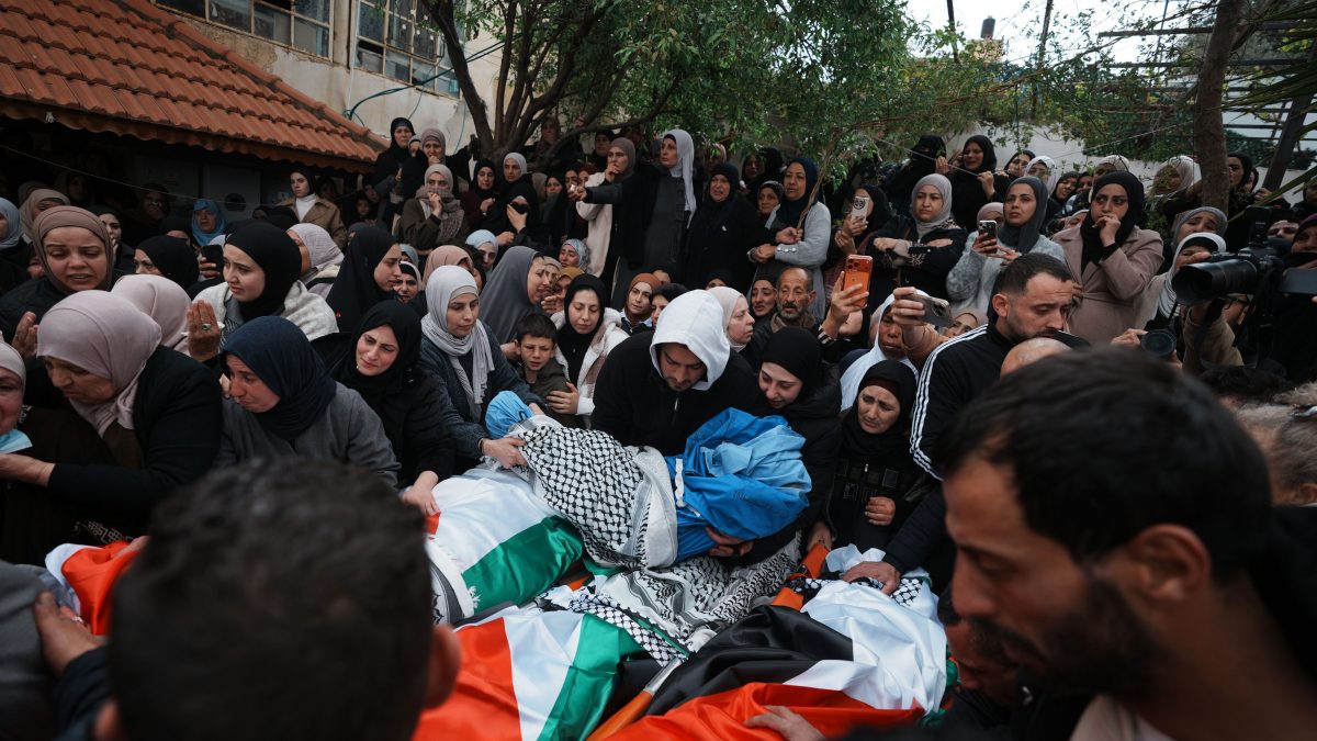 La cerimonia funebre della famiglia palestinese uccisa dalle forze israeliane nel villaggio di Tammun, in Cisgiordania.