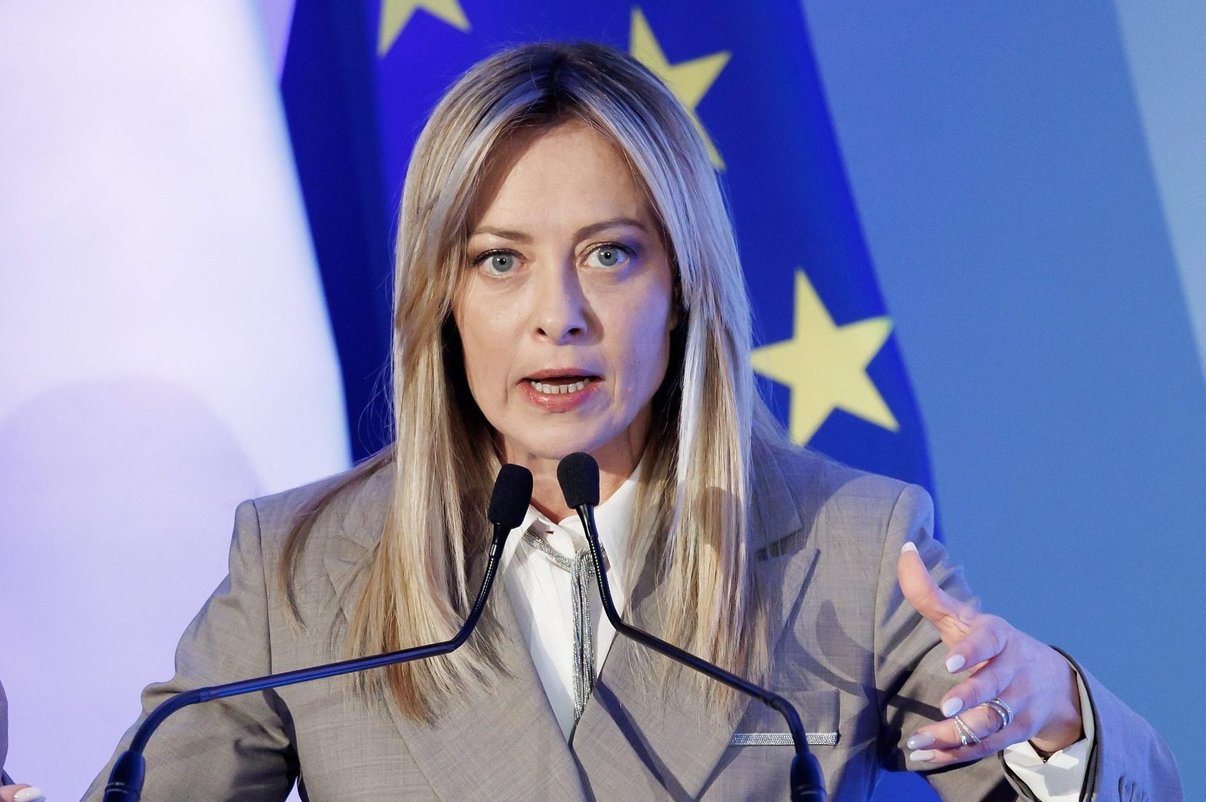 Meloni manda una nave da guerra a difendere Cipro dall'Iran e dice sì al coordinamento militare con leader Ue